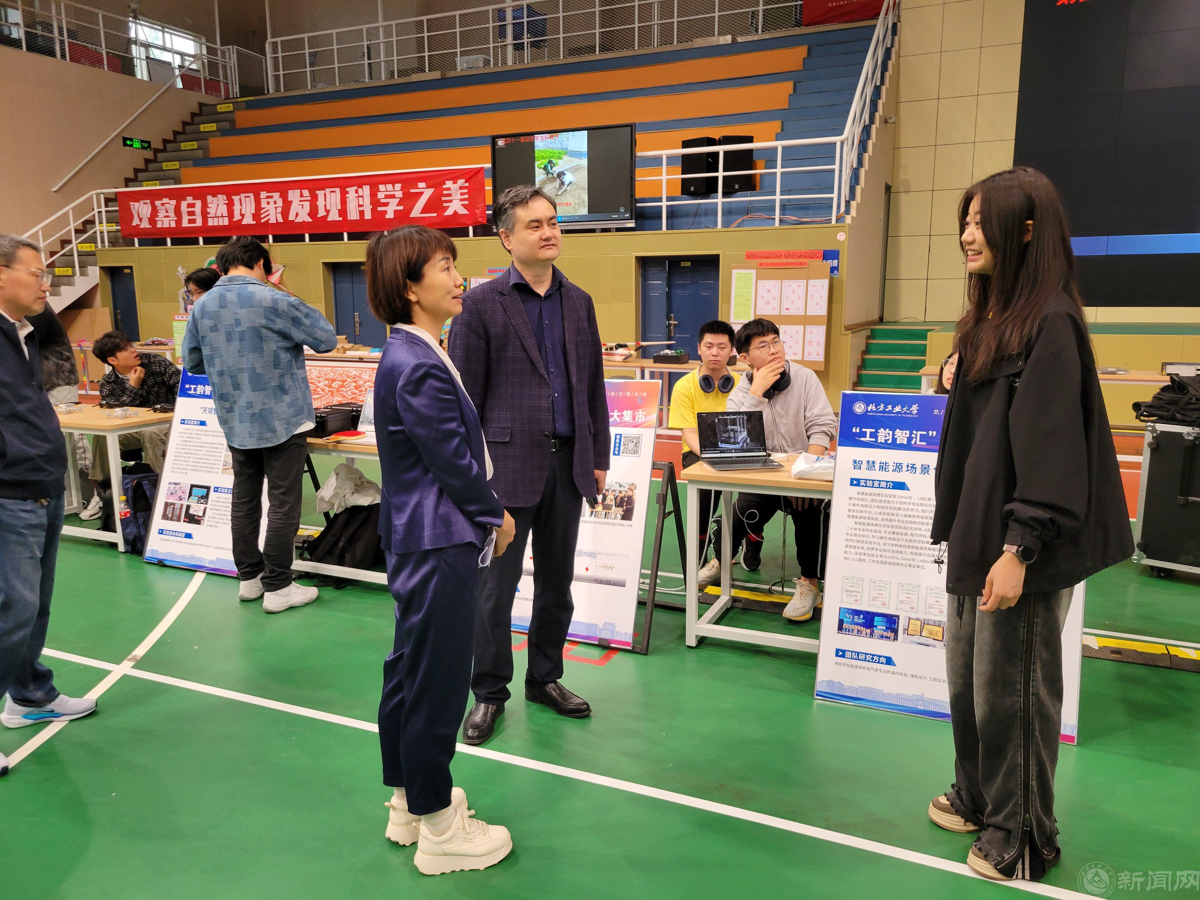 延庆区委教育工委书记张树清参观展览并勉励高清av
科创团队学生.jpg